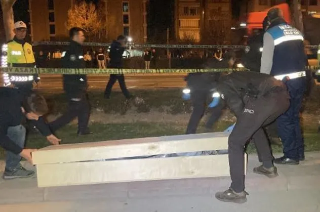 Konya'da feci kaza! Otomobil yayalara çarptı: 2 kişi hayatını kaybetti