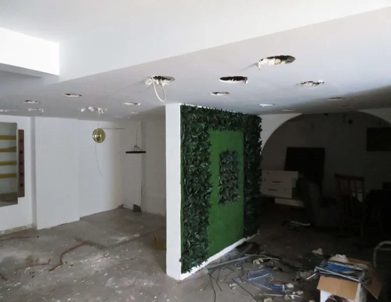 Hırsızlar güzellik merkezini parçaladı