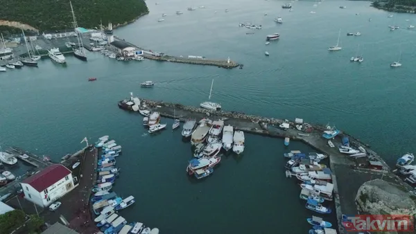 İzmir Seferihisar'da meydana gelen depremin yarattığı yıkım sabah havadan görüntülendi - 27