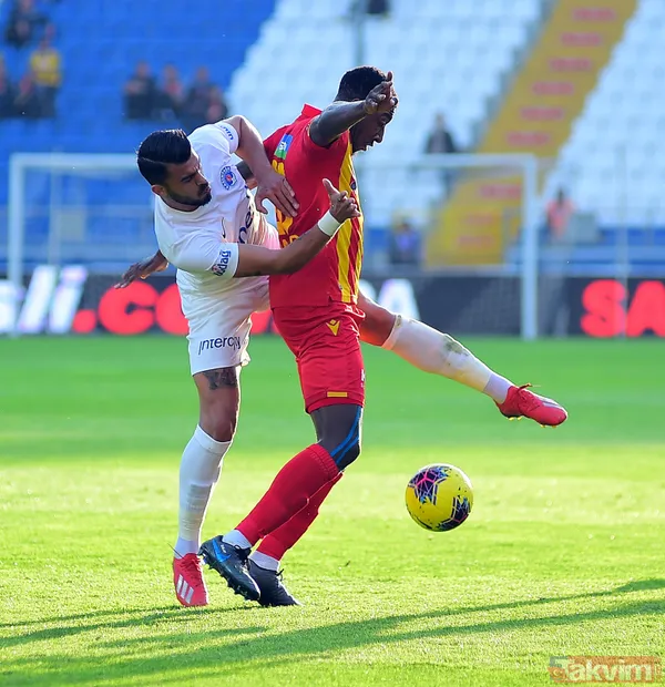 Sergen Yalçın kırmızı kart gördü çileden çıktı! Hakemin üzerine... - 21