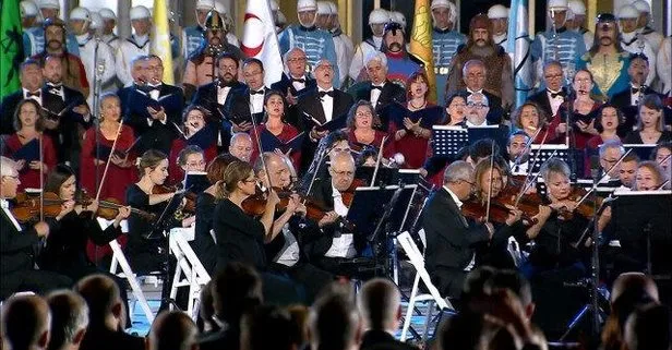 Külliye’de tarihi anlar! Türkiye’nin 100.yıl marşı ilk kez Cumhurbaşkanlığı Senfoni Orkestrası tarafından seslendirildi