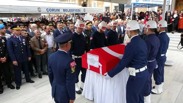 sehit-uzman-onbasi-muhammed-karacam-son-yolculuguna-ugurlandi-1663856791522.jpeg Şehit Uzman Onbaşı Muhammed Karaçam son yolculuğuna uğurlandı-3