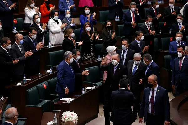 son-dakika-baskan-erdogandan-ak-parti-grup-toplantisinda-onemli-aciklamalar-1637143589412.jpg SON DAKİKA! Başkan Erdoğan'dan AK Parti Grup Toplantısı'nda CHP ve İYİ Parti'ye tepki: Türkiye'yi hedef almaktadır-4