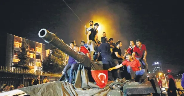 Dakika dakika 15 Temmuz darbe gecesinde yaşananlar: Bir milletin iradesine sahip çıkışı