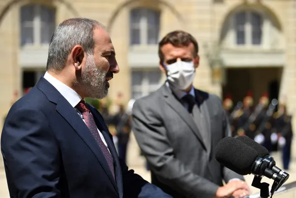 pariste-pasinyani-agirlayan-macron-haddini-asti-azerbaycan-ordusu-ermenistanin-egemen-topraklarini-terk-etmeli-1622550954500.jpg Paris'te Paşinyan'ı ağırlayan Macron haddini aştı: Azerbaycan ordusu Ermenistan'ın egemen topraklarını terk etmeli-6