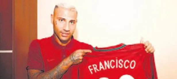 Q17’den Papa’ya hediye