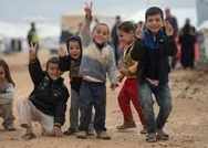 Aile kurumunun temeli dinamitleniyor! Avrupada mülteci çocuklar eşcinsel çiftlere veriliyor