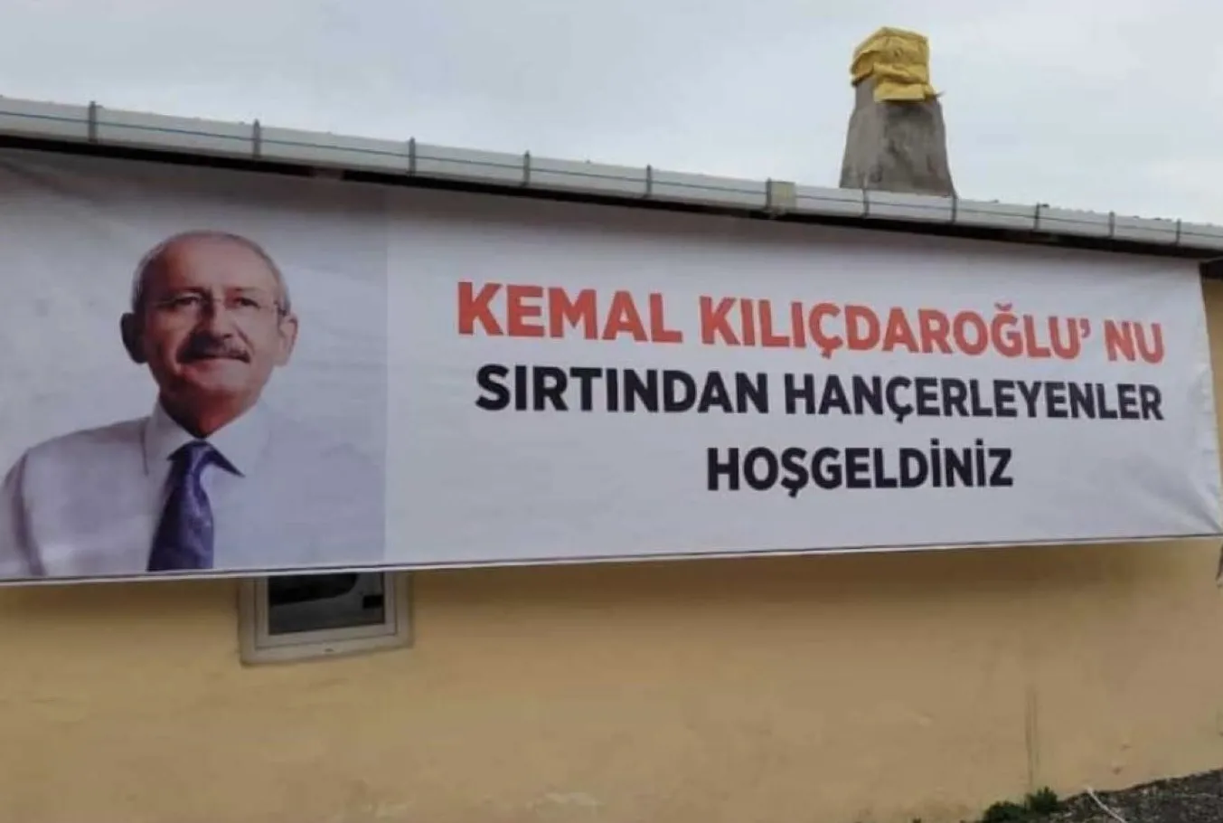 Kemalcilerden afiş hamlesi