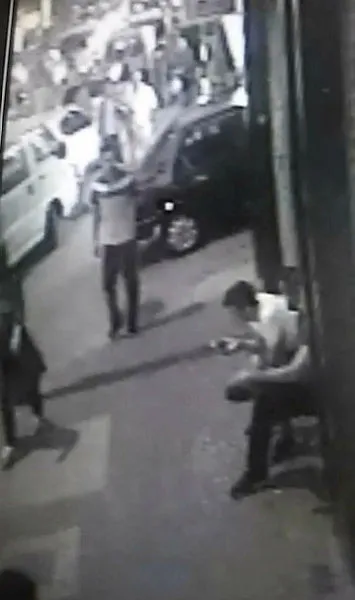 Bursa'da akılalmaz olay! Çekirdek çitleyen arkadaşını vurdu-2