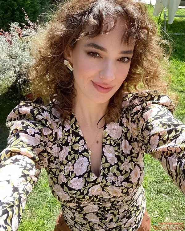 2 ay doğum yapan Seda Bakan’ın son haline bakın! Derin yırtmaçlı pozlarına ilk yorum sıkı dostu Hadise’den! Seda Sayan d kayıtsız kalamadı - 3