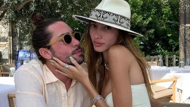 Şevval Şahin mavi bikinisiyle eli ayağı dolaştırdı! Eski sevgilisi yeni sevgilisini denize fırlatan estetikli Türkiye güzeli...-3