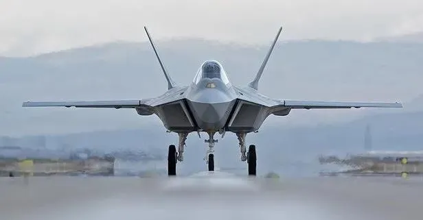 ABD dergisi KAAN'ı mercek altına aldı! En önemli özelliğini paylaştılar: Türkler yeni bir titan üretti!