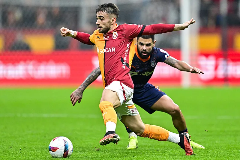 Galatasaray'da tek hedef 3 puan! Okan Buruk'tan Başakşehir karşısında farklı 11 kararı - 4