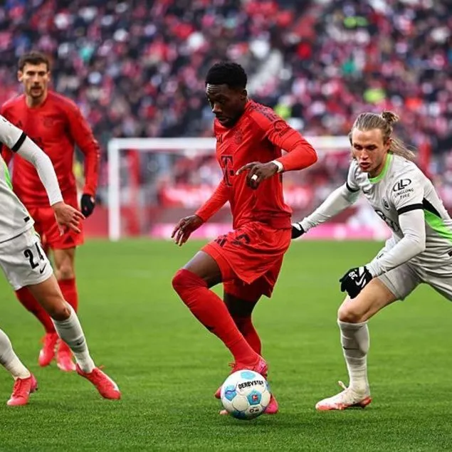 Alphonso Davies Bayern’de kalıyor!