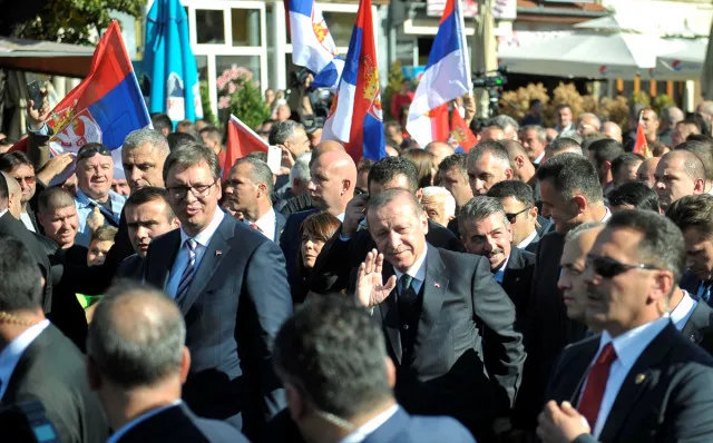 Erdoğan Sırbistan'da konuşurken, FETÖ yuhalandı-8