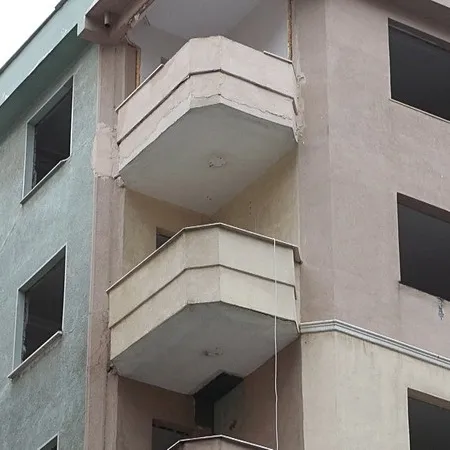 Kağıt toplayıcısı asansör boşluğunda buldu!