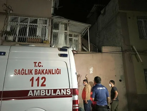 Adana'da polisten kaçmaya çalışan şüpheli damdan düşünce yakalandı-2