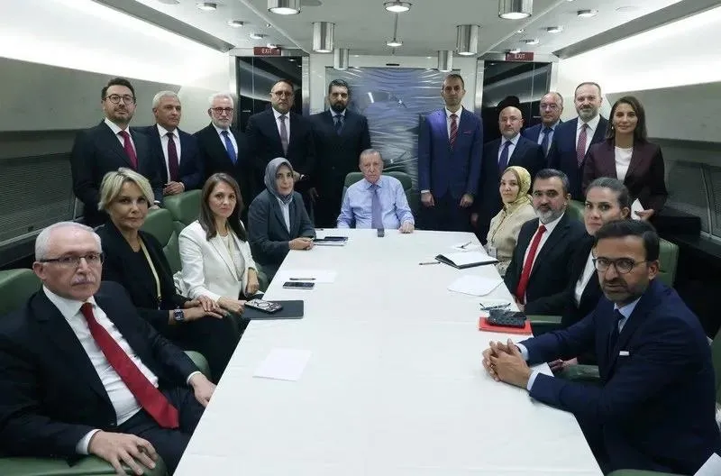 Başkan Erdoğan Mısır dönüşü gazetecilerin sorularını yanıtladı. (Takvim.com.tr)