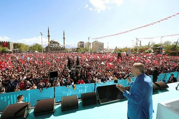 bati-manset-silahini-devreye-soktu-avusturyali-profilden-turk-bayrakli-skandal-tasvir-sonunda-erdogandan-kurtu-1683401524751.jpeg