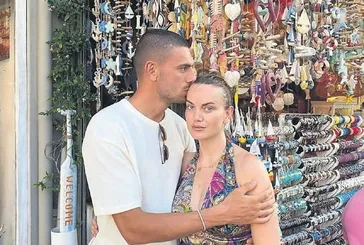 Merih Demiral’ın eşi Lushtaku tekvandoda çocuklarıyla beraber boy gösterdi!