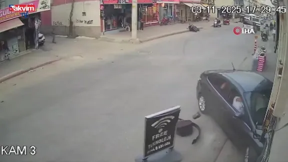 Otomobil markete daldı: O anlar kamerada!