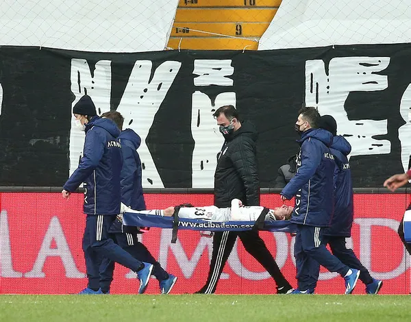 besiktas-trabzonspor-macinda-abdulkadir-parmak-ve-ridvan-yilmaz-sakatlandi-1612111768324.jpg Beşiktaş - Trabzonspor maçında Abdulkadir Parmak ve Rıdvan Yılmaz sakatlandı-4