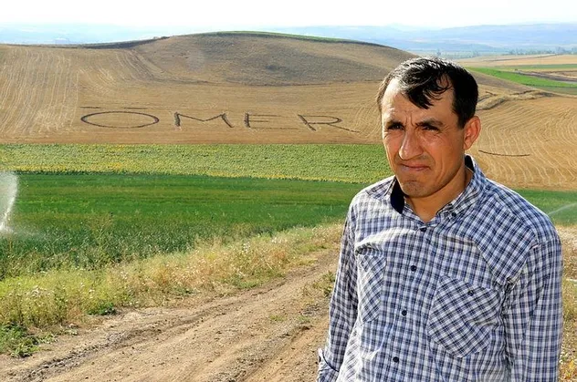 Ölen kardeşinin adını 9 yıldır tarlaya yazıyor