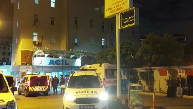 pendikte-elinde-bicakla-polislerin-uzerine-yuruyen-sahis-bacagindan-vuruldu-1633121465423.jpeg Pendik'te elinde bıçakla polislerin üzerine yürüyen şahıs bacağından vuruldu!-2