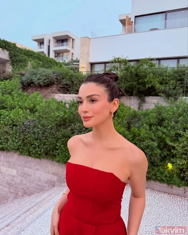 Gözleri KaraDeniz'in Güneş'i Özge Yağız'ın bir de annesini görün! Güzelliği ondan miras... - 4