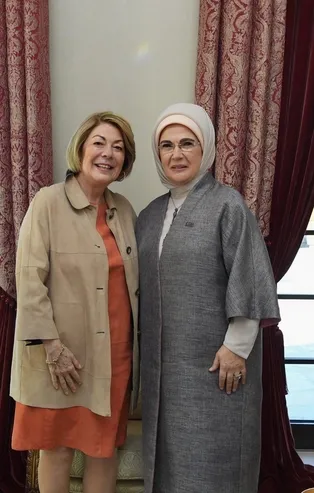 Emine Erdoğan, Sultan II. Abdülhamit Han'ın torunu Mediha Nami Osmanoğlu de Martinez Hernandez ile görüştü