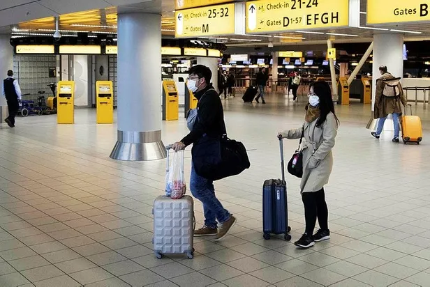 avrupa-kaosla-cebellesirken-istanbul-havalimani-zirvedeki-yerini-koruyor-amsterdamda-ucuslari-iptal-edin-cagri-1662994898693.jpeg Avrupa kaosla cebelleşirken İstanbul Havalimanı zirvedeki yerini koruyor! Amsterdam'da uçuşları 'iptal edin' çağrısı-3