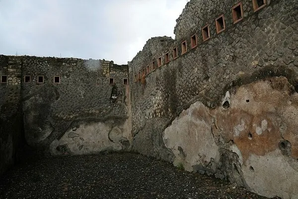 vezuv-yanardagidaki-26-numarali-iskeletin-sirri-ortaya-cikti-2-bin-yil-once-kurtarma-gorevine-katilan-bir-subay-1620803727922.jpg Vezüv Yanardağı'daki 26 numaralı iskeletin sırrı ortaya çıktı! 2 bin yıl önce kurtarma görevine katılan bir subay-4