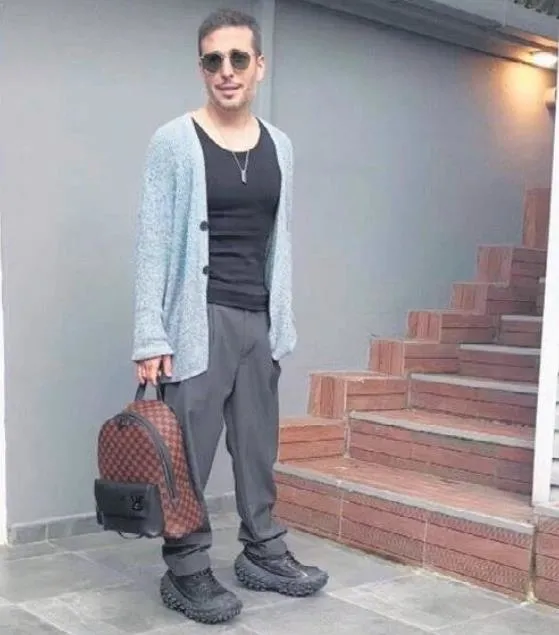 oguzhan-koc-ayakkabisini-elestirenlere-ates-puskurdu-asagiliksiniz-1686945414133.jpeg Çıldırtan eleştiri! Oğuzhan Koç ateş püskürdü: Aşağılıksınız-3