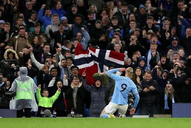10-kisi-kalan-manchester-cityyi-erling-haaland-kurtardi-1667669378059.jpeg 10 kişi kalan Manchester City'yi Erling Haaland kurtardı!-2