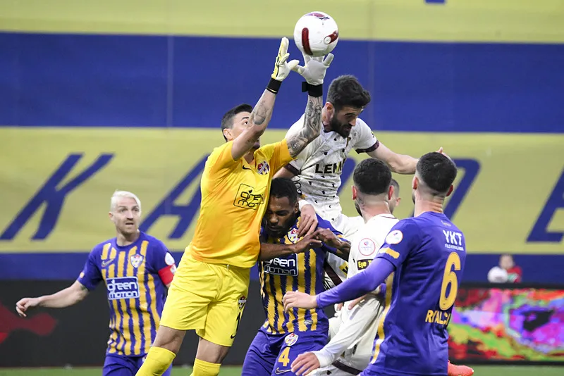 Galatasaray Fenerbahçe'nin eski yıldızını getiriyor! Ne Muriqi ne Altay Bayındır - 19