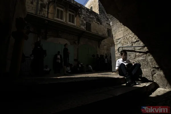 Siyonist işgalcilerden İsrail polisi eşliğinde Mescid-i Aksa'ya alçak baskın - 6