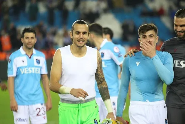 lig-lideri-trabzonspor-boluyu-da-yendi-kupada-son-16ya-yukseldi-1640730101245.jpeg Lig lideri Trabzonspor Bolu'yu da yendi! Kupada son 16’ya yükseldi...-5
