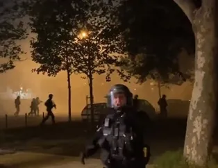 Paris yangın yeri: Polis ekipleri ile protestocular arasında arbede! Koronavirüs yasakları...