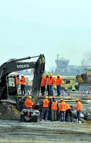 Son dakika: Atatürk Havalimanı'ndaki salgın hastanesinin yapım çalışmaları son sürat devam ediyor