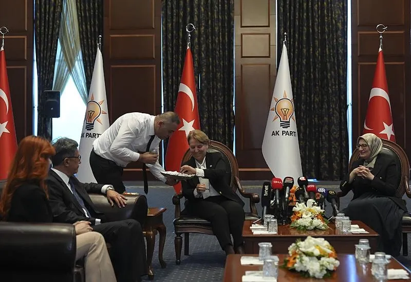 AK Parti Genel Merkezi'ndeki bayramlaşmada gündem Gazze! CHP, MHP, İYİ Parti, Yeniden Refah Partisi, HÜDA PAR, BBP, DSP ve Vatan Partisi heyetleri ayrı ayrı ziyarette bulundu!-9