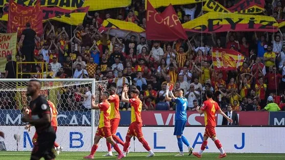 İZLE I Göztepe 2 yıl aranın ardından Süper Lig’de!