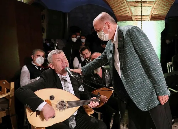 Başkan Erdoğan İzmir'deki "Engelleri Birlikte Aştık" programında Yemen türküsüne eşlik etti-3