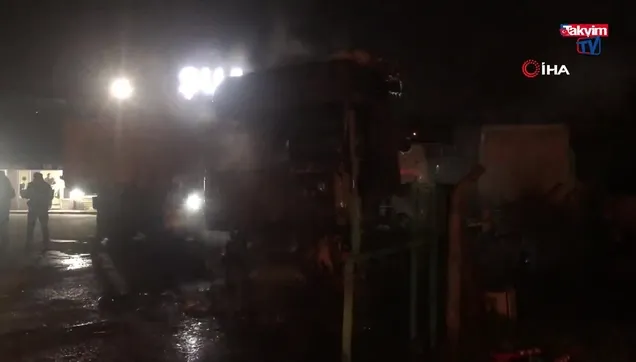 Sancaktepe'de park halindeki tır yandı
