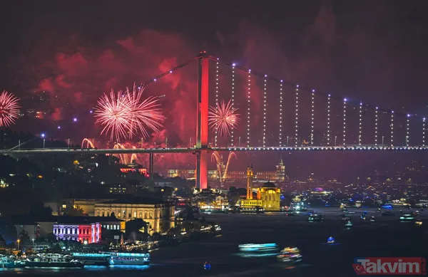 Başkan Erdoğan 'Türkiye Yüzyılı' butonuna bastı! Boğaz'da tarihi 'Cumhuriyet' şöleni: Nefes kesen havai fişek ve drone gösterisi - 16