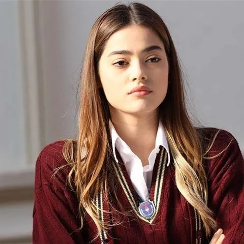 Hande Erçel'in ikizini buldu!-5