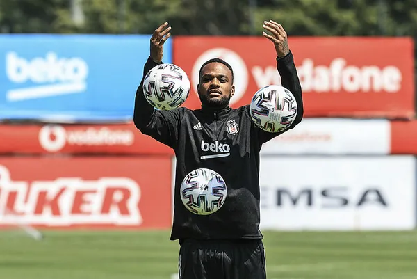 1634891899842.jpg Beşiktaş'ta Larin kararı! Devre arası ipler kopuyor-4