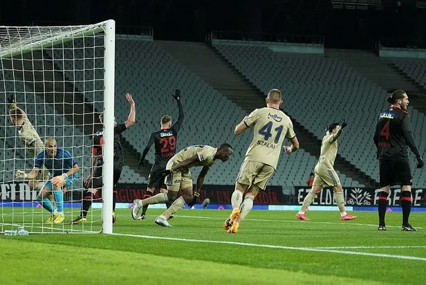 fenerbahce-karagumruk-engelini-2-golle-gecti-fatih-karagumruk-1-2-fenerbahce-mac-sonu-ozet-1613239580283.jpeg