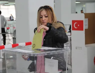 32 ilde oy verme saatleri değişti
