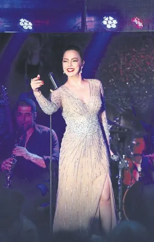 Ebru Gündeş yeni albümünün müjdesini verdi