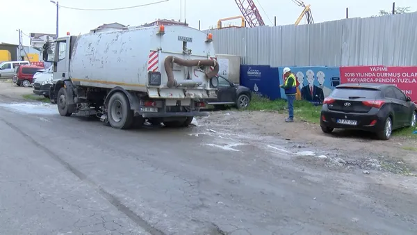 istanbulda-korkutan-goruntu-pendikte-rogarda-korkutan-goruntu-1641544799762.jpg İstanbul'da korkutan görüntü! Pendik'te rögardan köpük sızdı-4